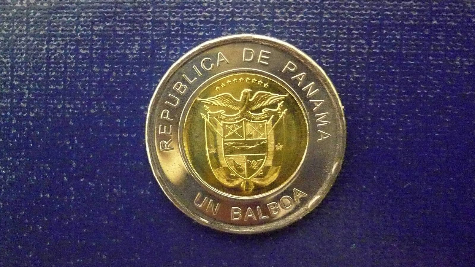 Foto: Una balboa, la moneda oficial de Panamá (EFE)