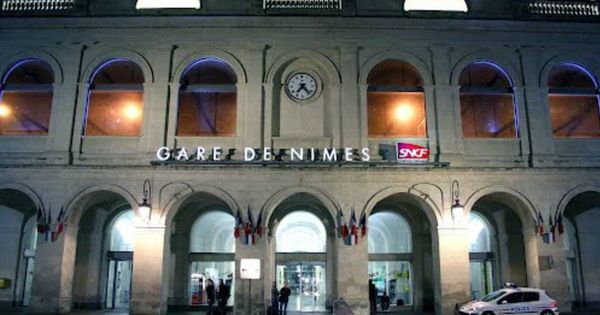 Foto: Exterior de la estación de Nimes en Francia. 