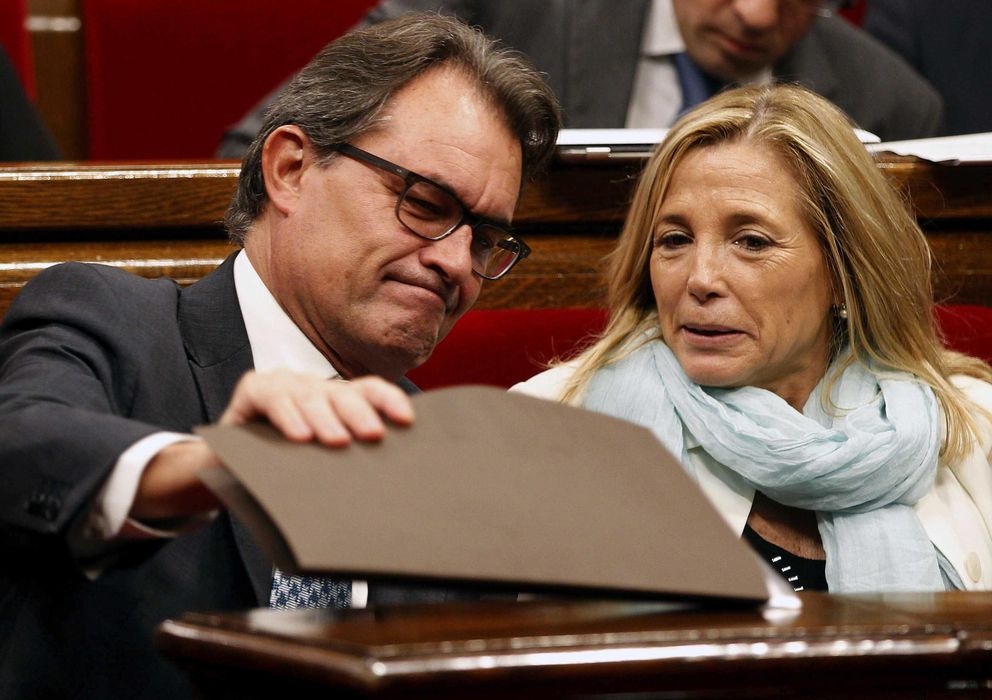 Foto: El presidente de la Generalitat, Artur Mas (i), junto a la vicepresidenta, Joana Ortega. (EFE)