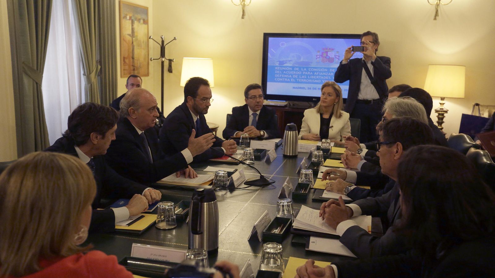 Foto: Reunión del pacto antiterrorista el pasado 26 de noviembre en la sede del Ministerio del Interior. (EFE)