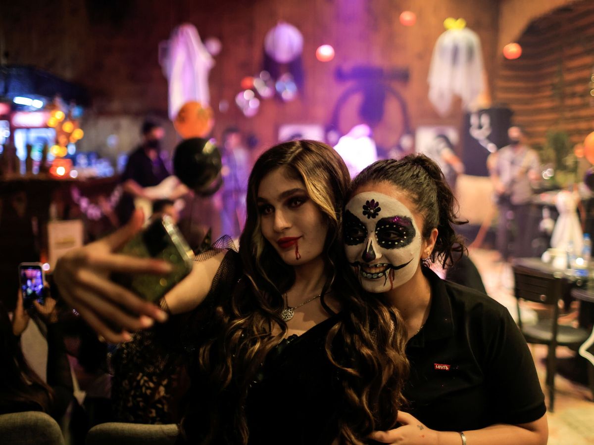 Foto: Prepara tu móvil para Halloween y sumérgete de lleno en la fiesta (Reuters/Thaier Al-Sudani)