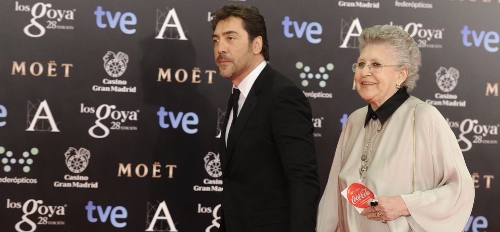 Javier Bardem junto a su madre en los Premios Goya 2014 (Gtres)