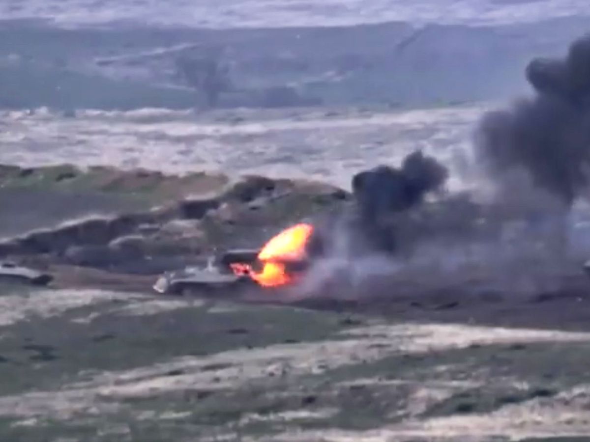 Foto: Captura de un vídeo distribuido por el Ministerio de Defensa de Armenia que recoge los combates en Nagorno Karabaj. (EFE)