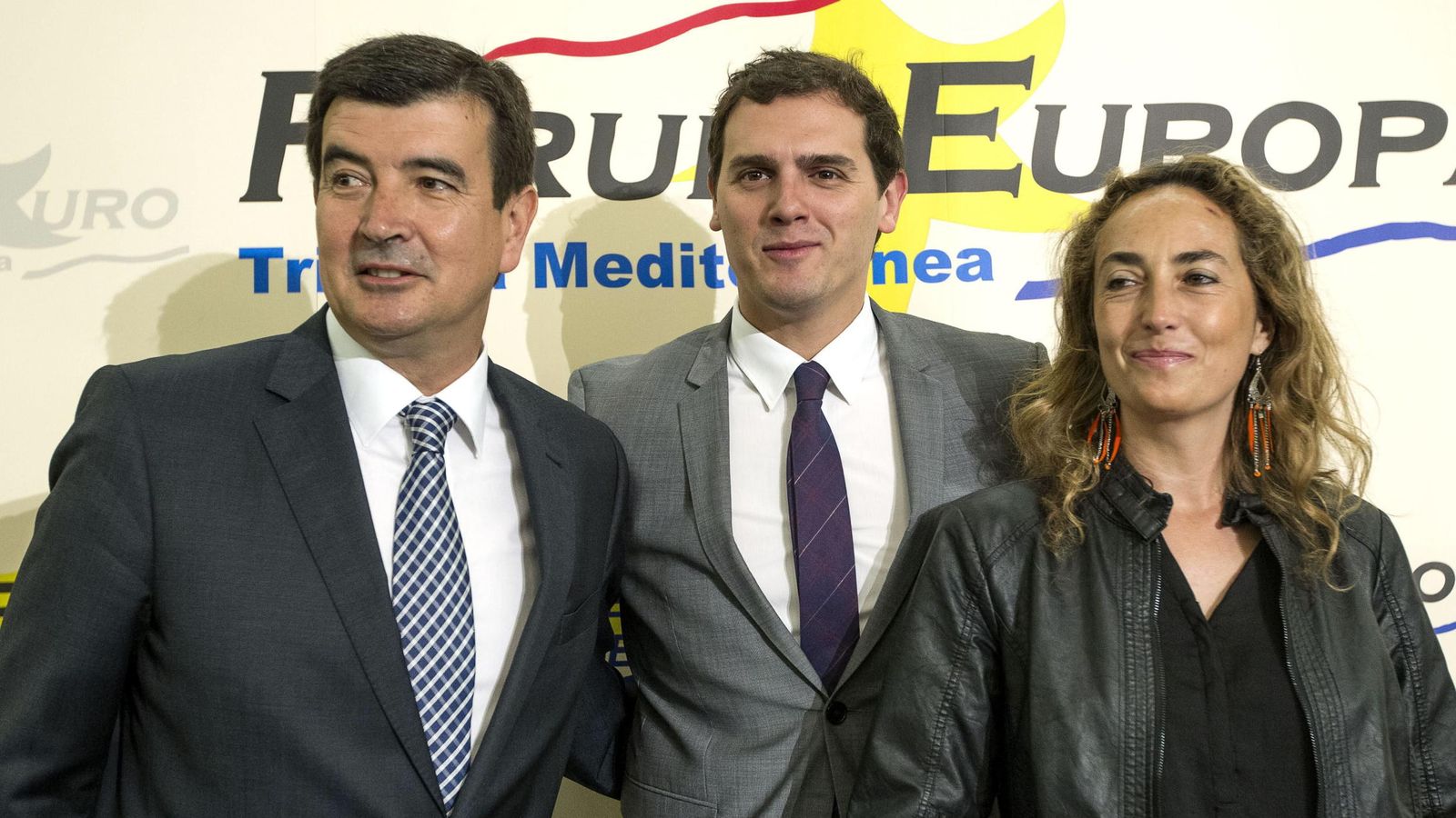Foto: El presidente de Ciudadanos, Abert Rivera (c), junto a la candidata a la Generalitat, Carolina Punset y el candidato a la alcaldía de Valencia, Fernando Giner (EFE)