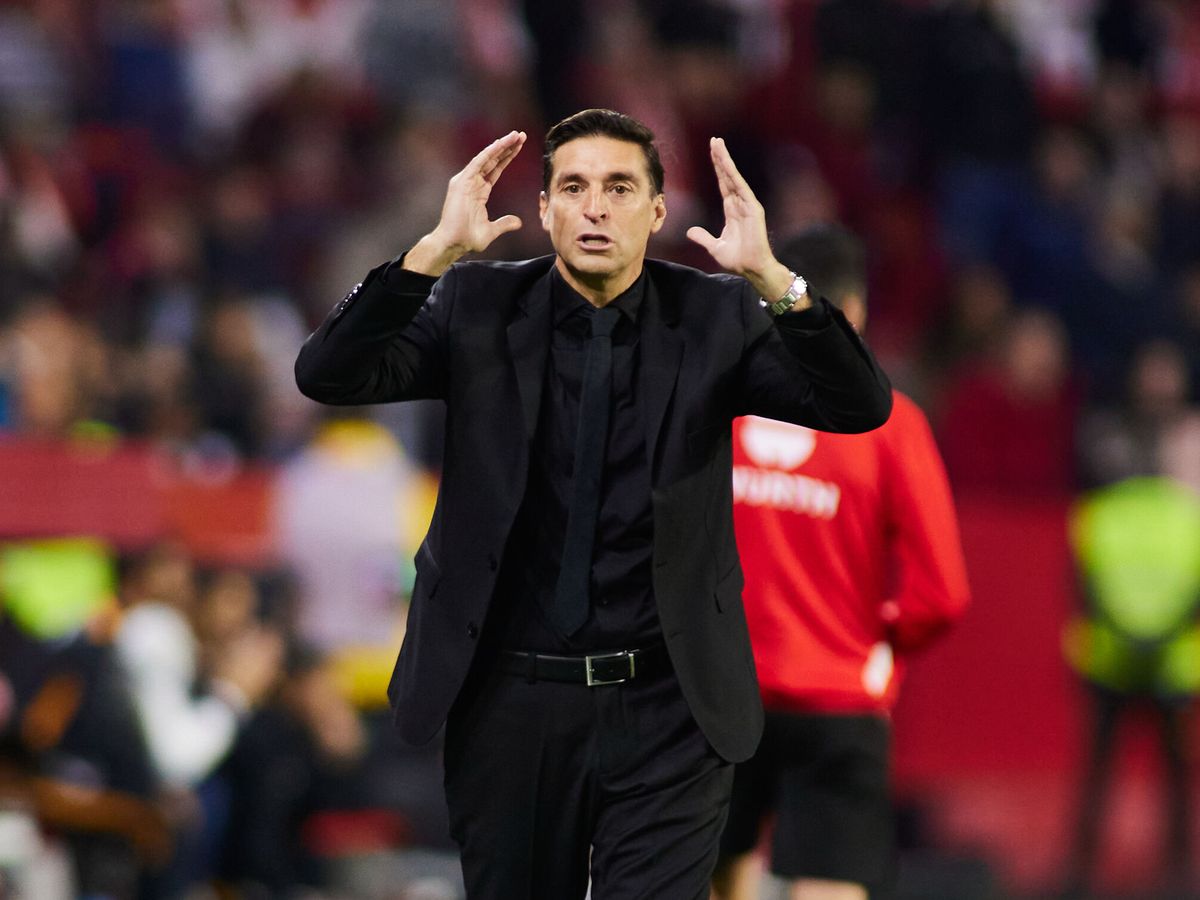 Foto: Diego Alonso dejó de ser el técnico del Sevilla. (Europa Press)