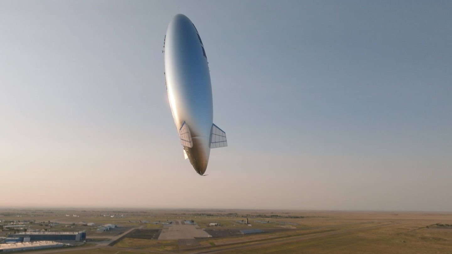 El dirigible plateado puede pasar largos periodos de tiempo flotando en la estratosfera. (Sceye)