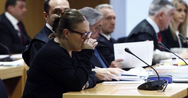 Foto: Beatriz López rompió a llorar durante la celebración del juicio. (EFE)