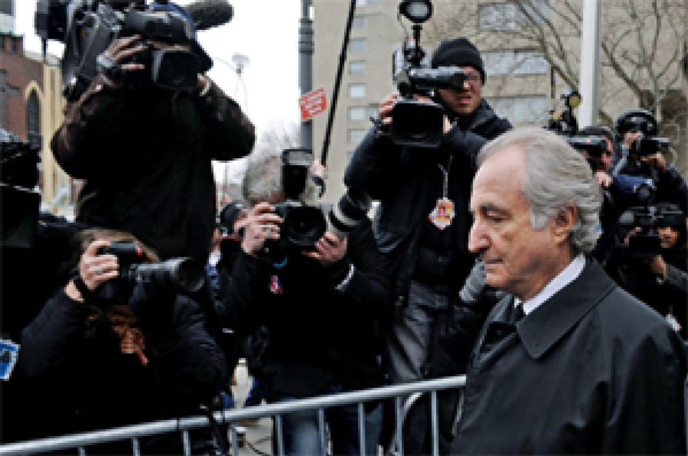 Foto: Presentan una querella en Ginebra contra el Santander por el 'caso Madoff'