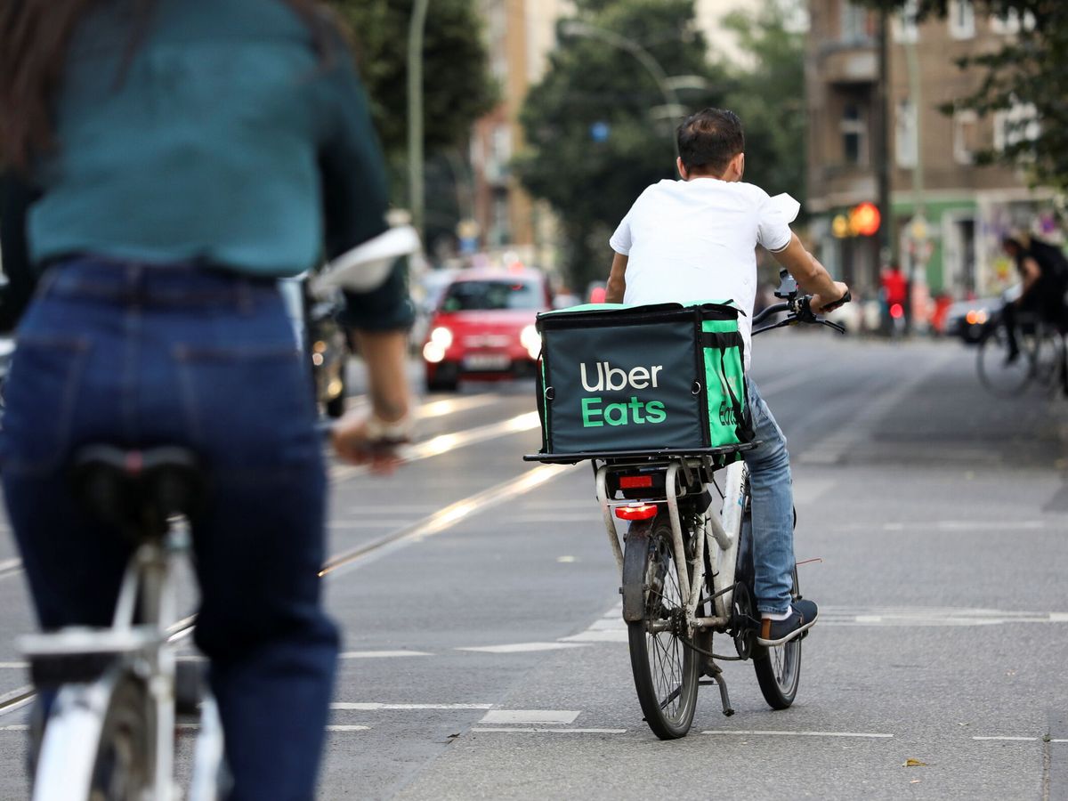 Foto: Un repartidor de Uber Eats. (Reuters)