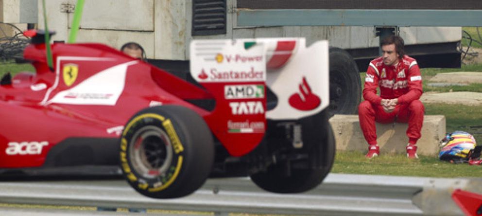 Foto: Hamilton es sancionado con tres puestos en la India tras unos libres dominados por Massa