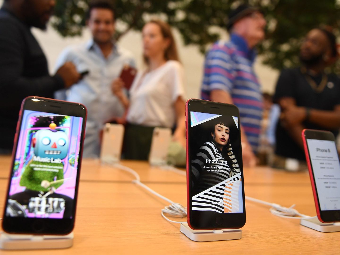 Varios iPhone en una tienda de Apple. (Foto: Reuters)