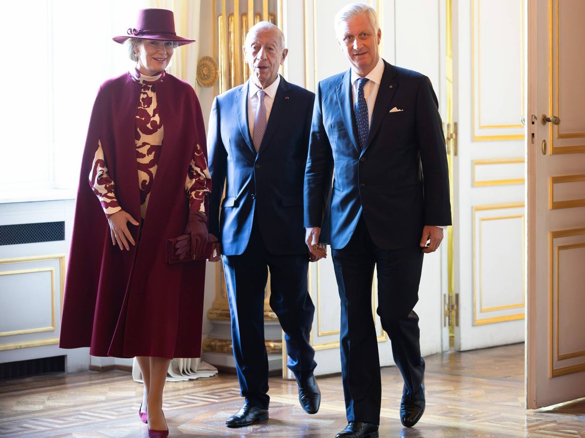 Foto: Los reyes de Bélgica con el presidente de Portugal. (Cordon Press)