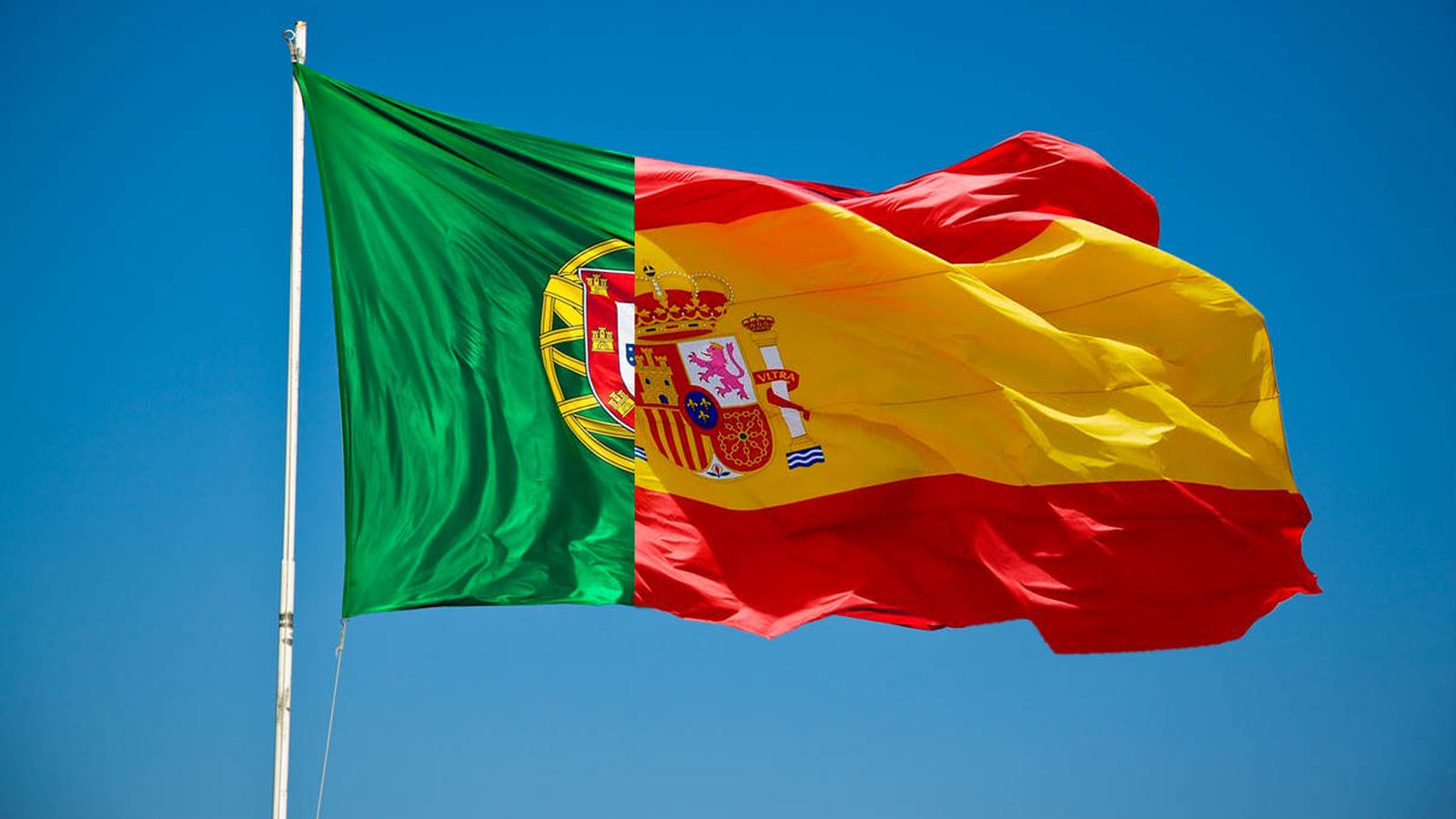 Foto: Fotomontaje con las banderas de Portugal y España