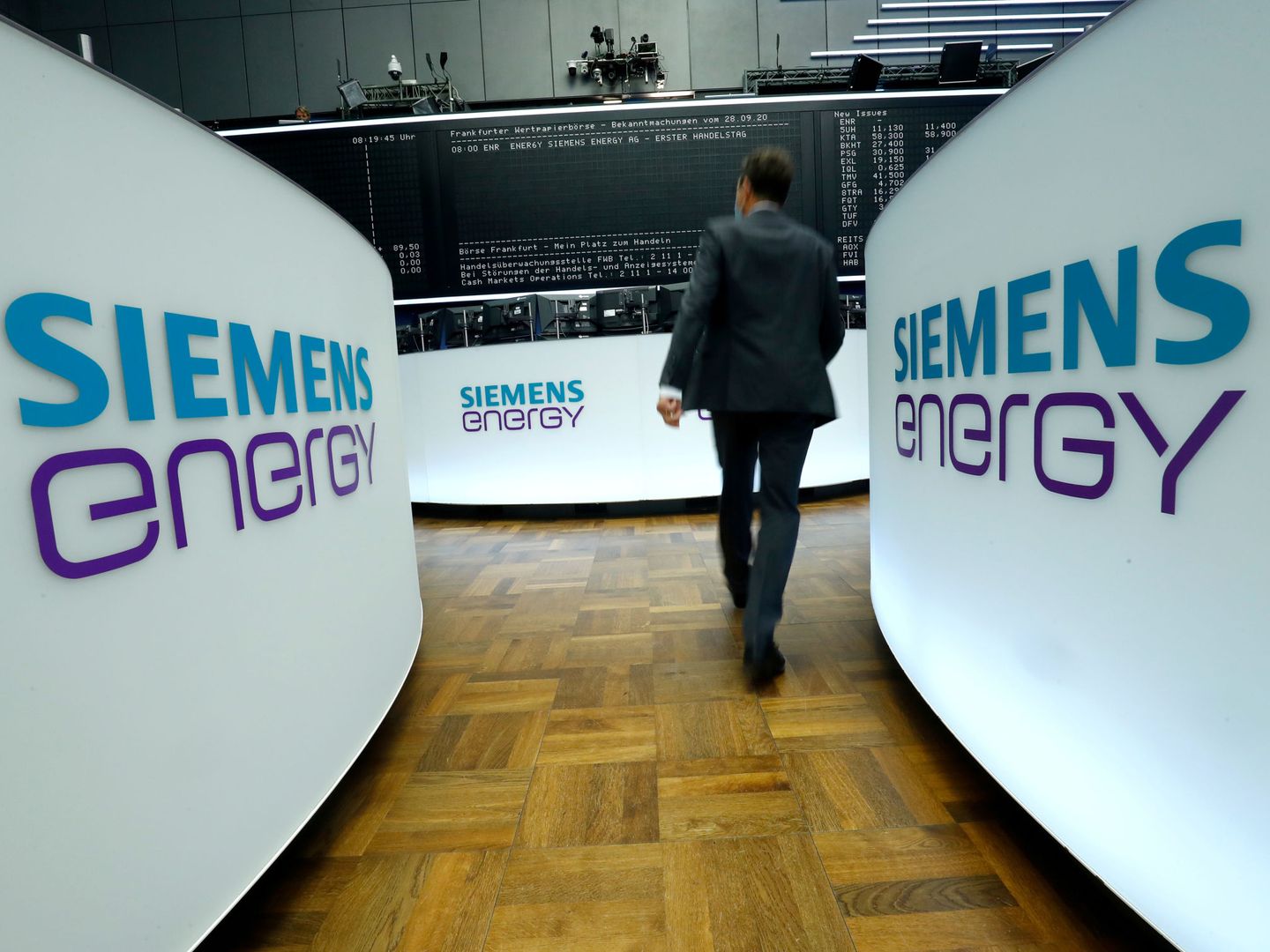 Logos de Siemens en la bolsa de Fráncfort. (Reuters)