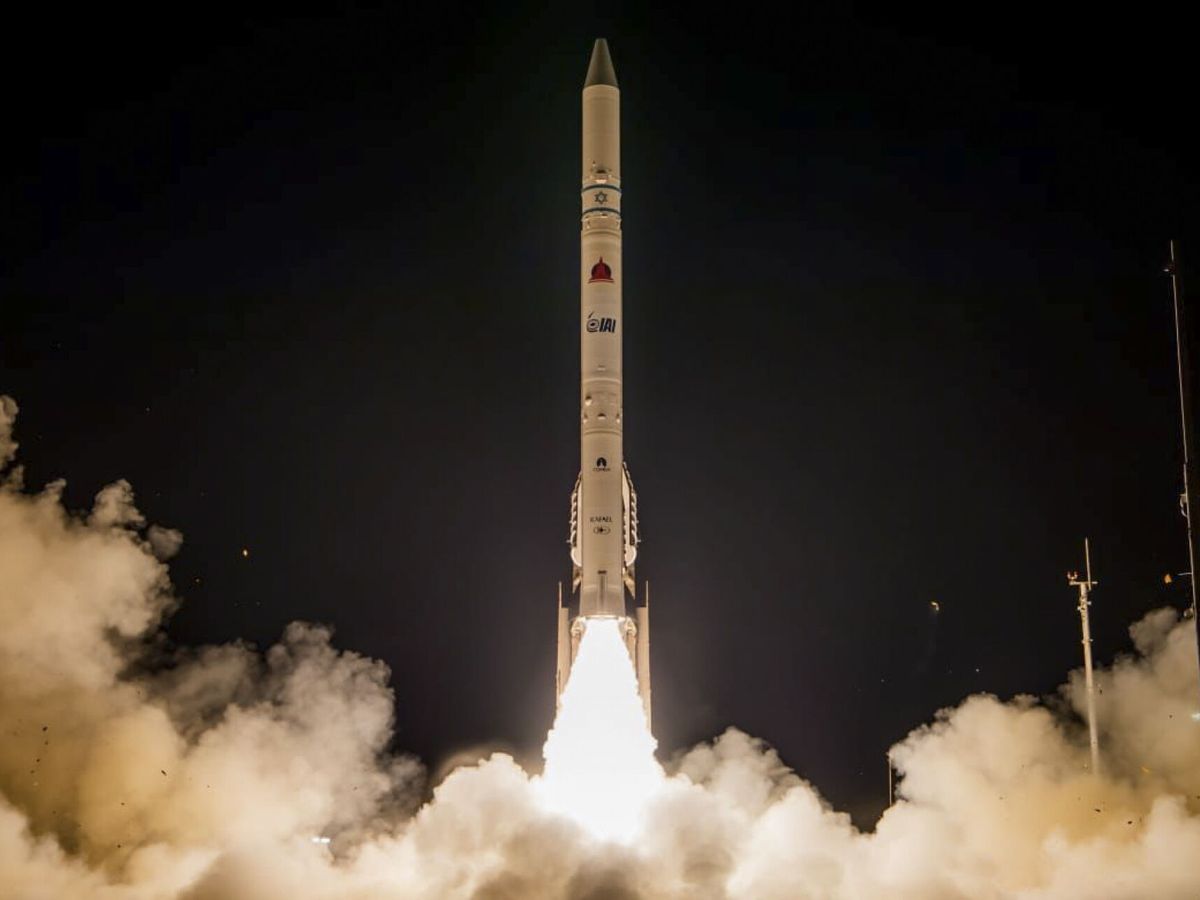 Foto: Israel lanza con éxito al espacio el satélite espía ofek-13. (EFE/Ministerio Defensa Israelí)