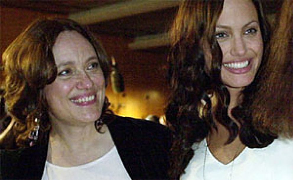 Foto: La madre de Angelina Jolie pensó en Maddox, Zahara y Shiloh antes de morir