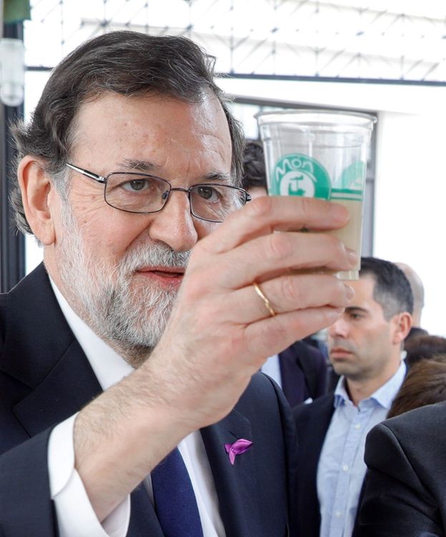 Foto: Mariano Rajoy se puso el lazo 'in extremis' el 8 de marzo. (EFE)