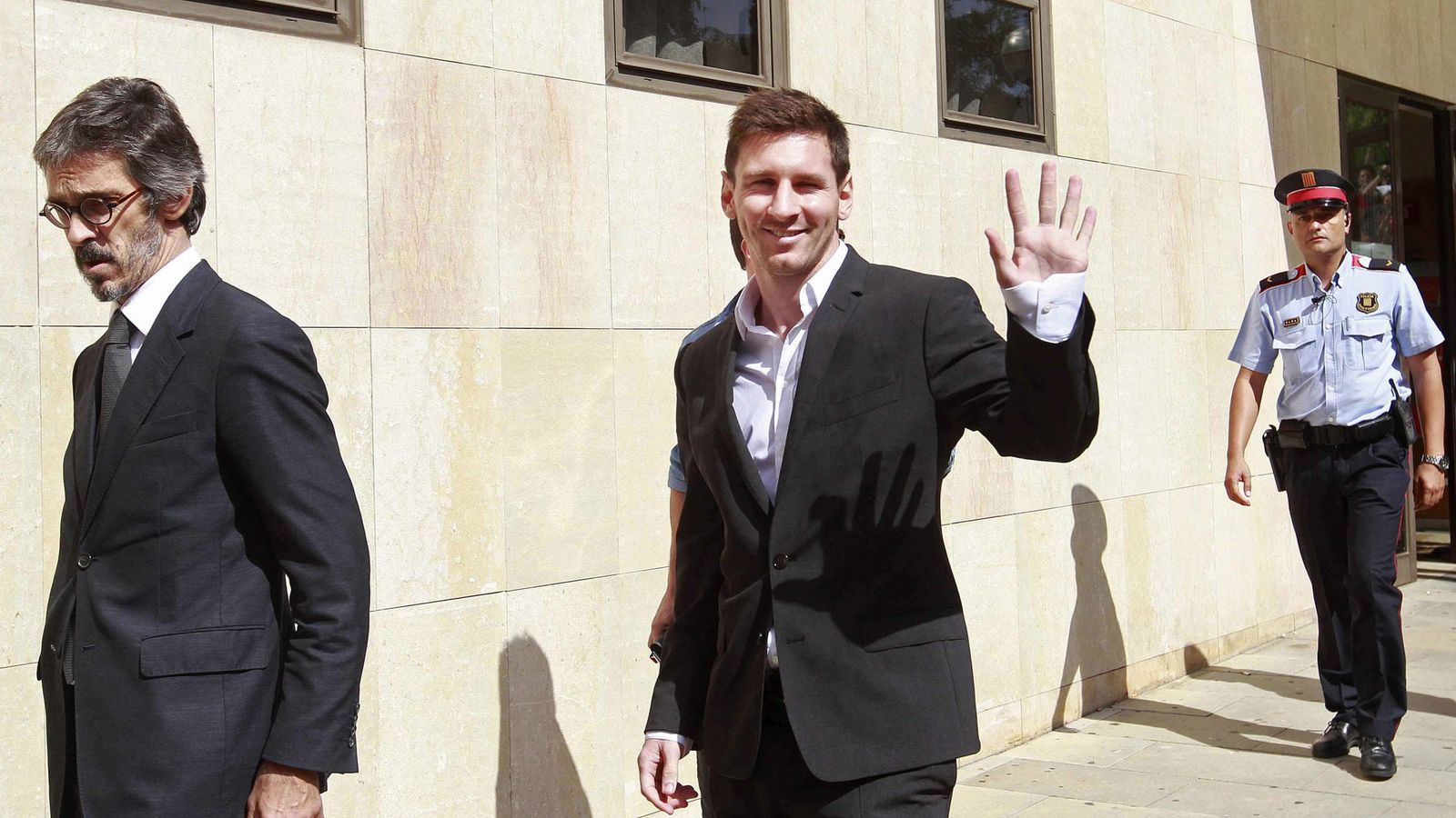 Foto: Messi, tras declarar en el juzgado de Gavà (Efe)