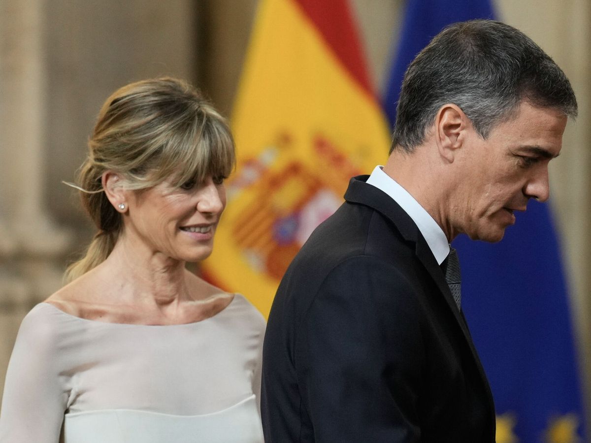 Foto: El presidente del Gobierno, Pedro Sánchez, junto a su mujer Begoña Gómez. (EFE/Borja Sánchez-Trillo)