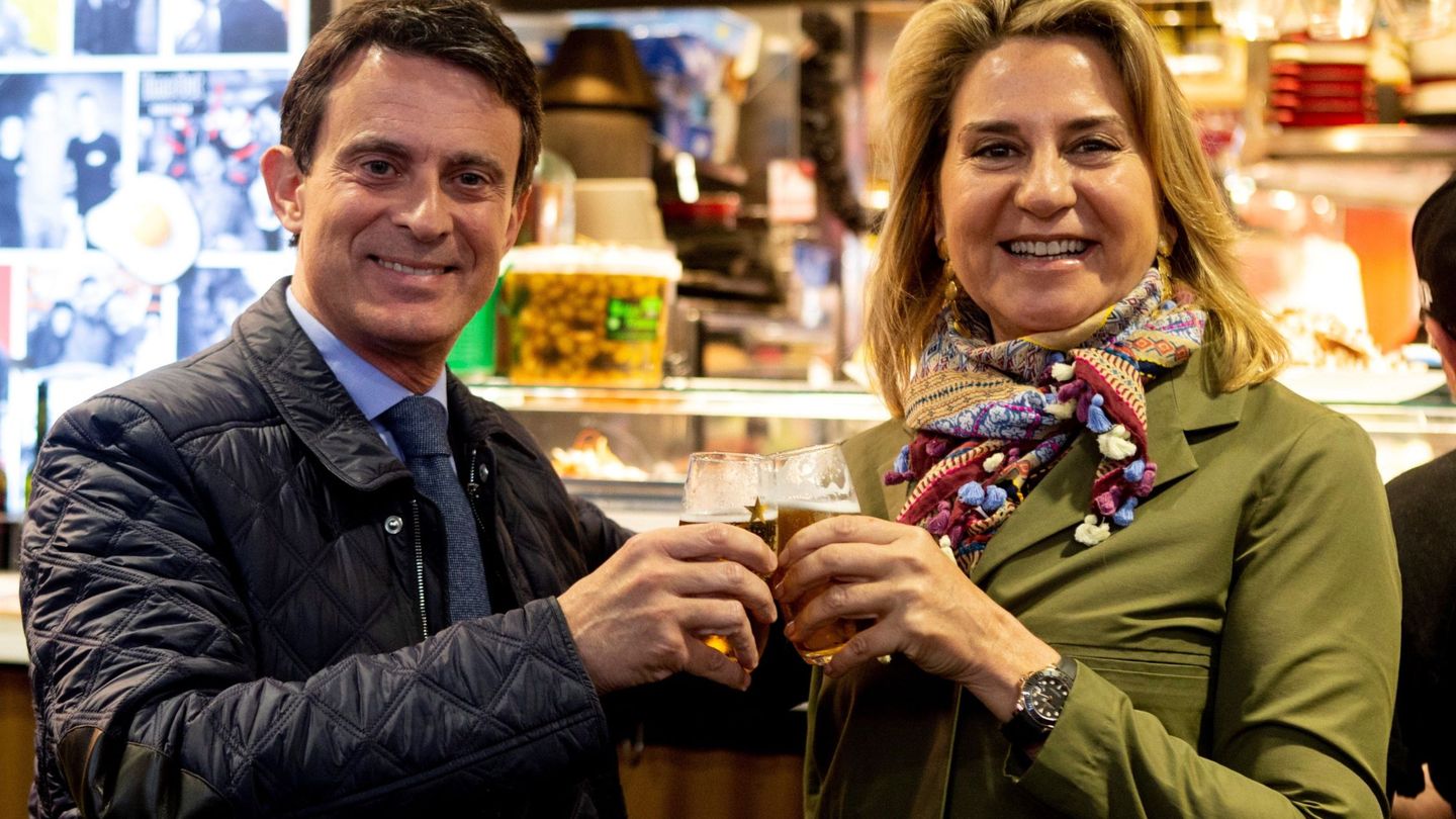 Manuel Valls y Susana Gallardo, en el mercado de la Boquería de Barcelona. (EFE)
