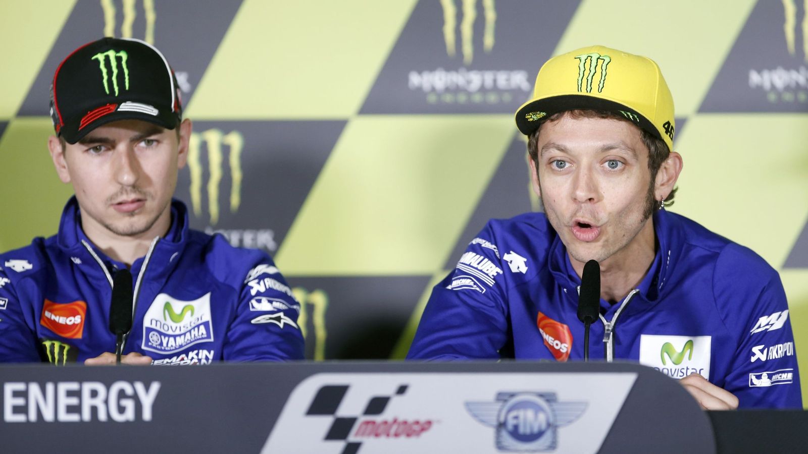 Foto: Jorge Lorenzo y Valentino Rossi, durante una rueda de prensa. (Andreu Dalmau/EFE)