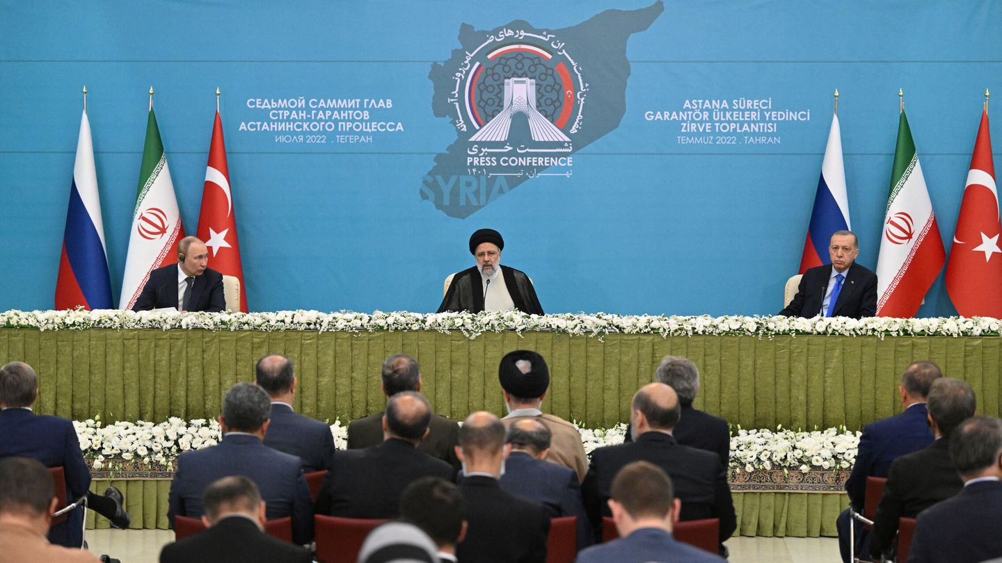 Presidentes de Irán, Rusia y Turquía asisten a la cumbre de Siria en Irán. (Reuters/Sputnik Sergei Savostyanov)