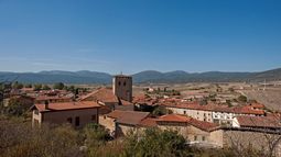 La villa medieval de Burgos con una de las murallas mejor conservadas de España: en el valle del Ebro y Conjunto Histórico-Artístico
