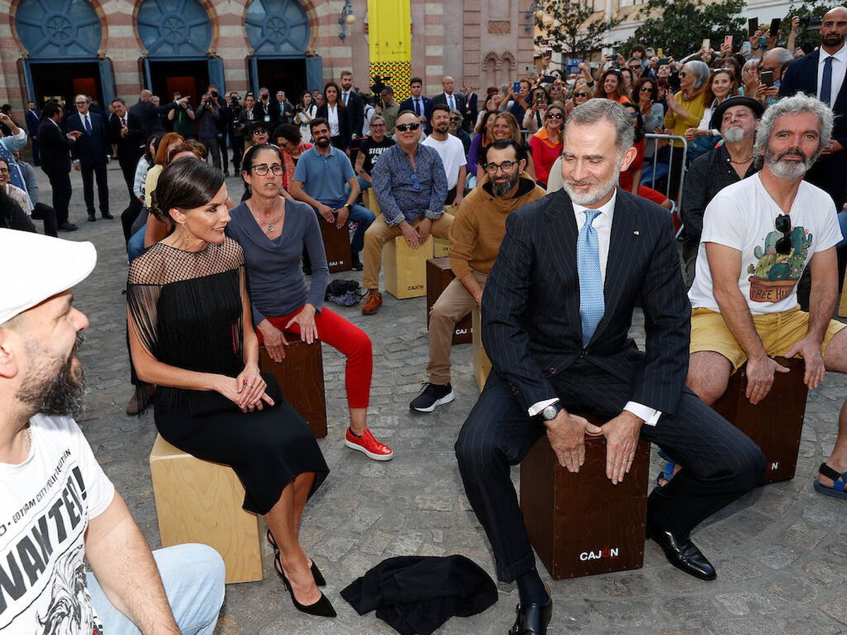 Foto: El rey Felipe nos sorprendía en Cádiz tocando el cajón. (Limited Pictures)
