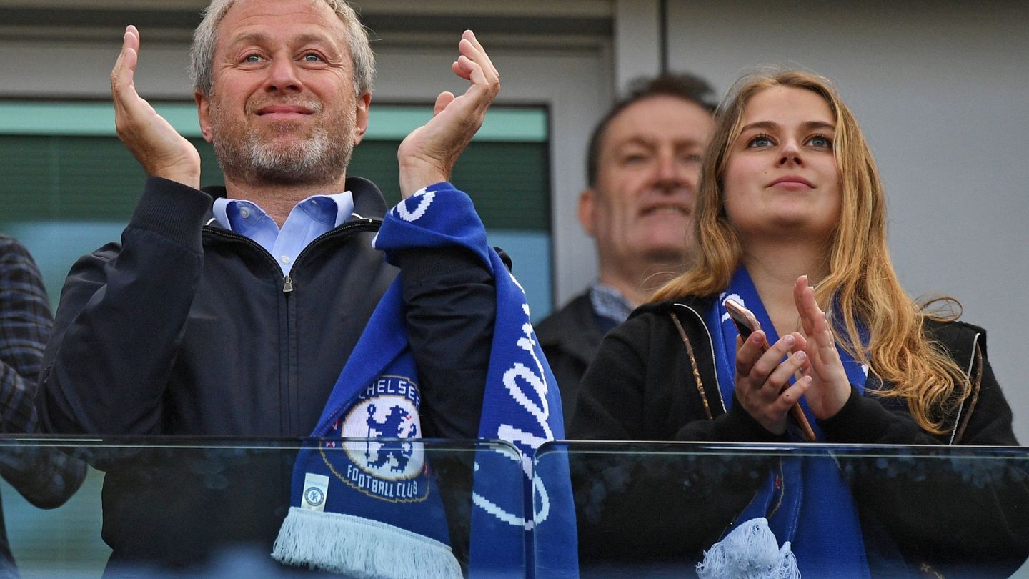 El dueño del Chelsea, Roman Abramovic, y su hija Sofía. (EFE)