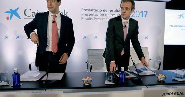Foto: Gonzalo Gortázar y Jordi Gual, CEO y presidente de CaixaBank, en la presentación de resultados en Valencia. (EFE)