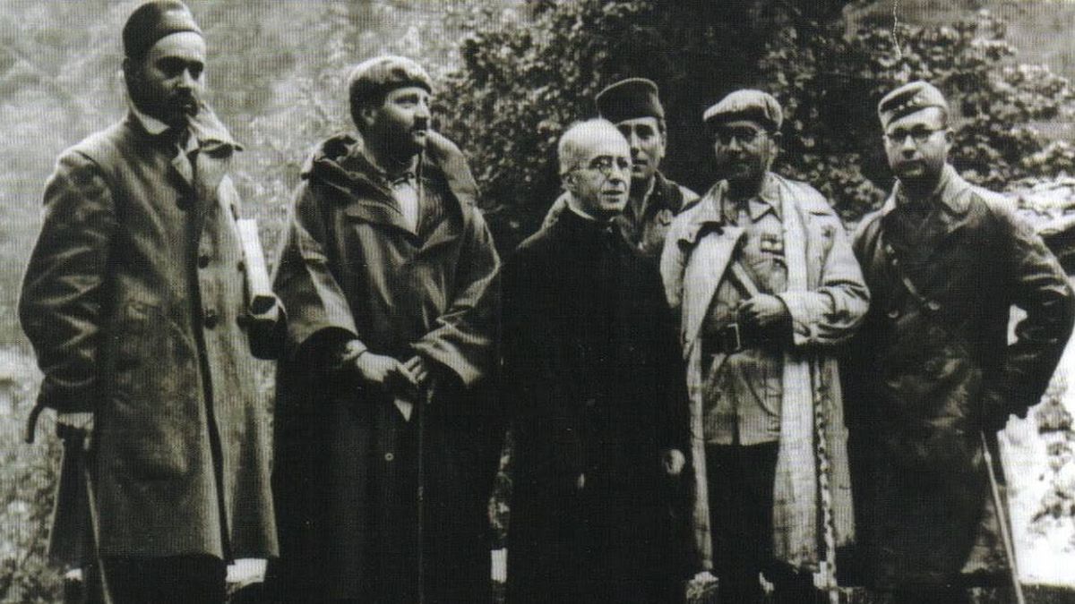 Los moros que 'liberaron' Covadonga en 1937 (que Vox y Abascal prefieren ignorar)