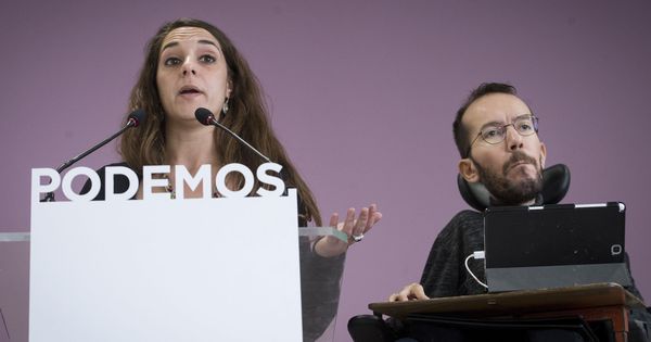 Foto: os portavoces del Consejejo de Coordinación de Podemos, Noelia Vera,iz., y Pablo Echenique,durante la rueda de prensa que ofrecieron tras la reunión hoy de Consejo de Coordinación. (EFE)