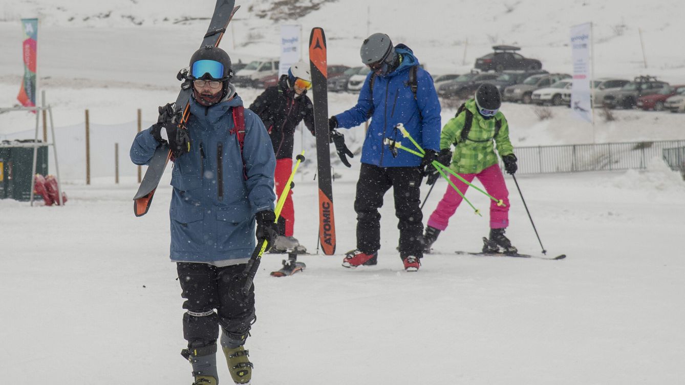 ¿Hay futuro para las estaciones de esquí de Castilla y León con inviernos sin nieve?