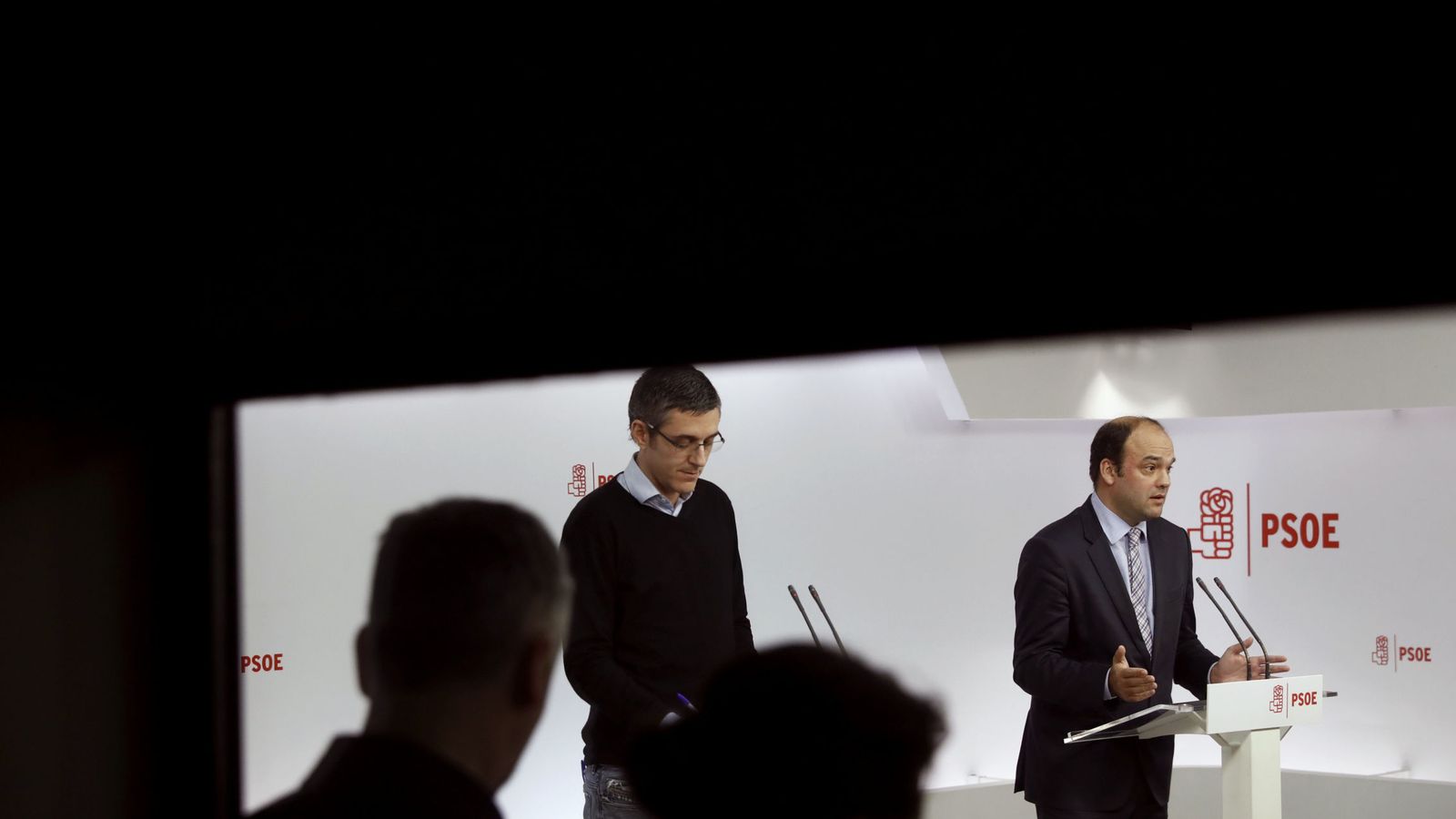 Foto: Edu Madina y José Carlos Díez, coordinadores de la parte política y económica de la ponencia marco del 39º Congreso del PSOE, este 27 de enero en Ferraz. (EFE)