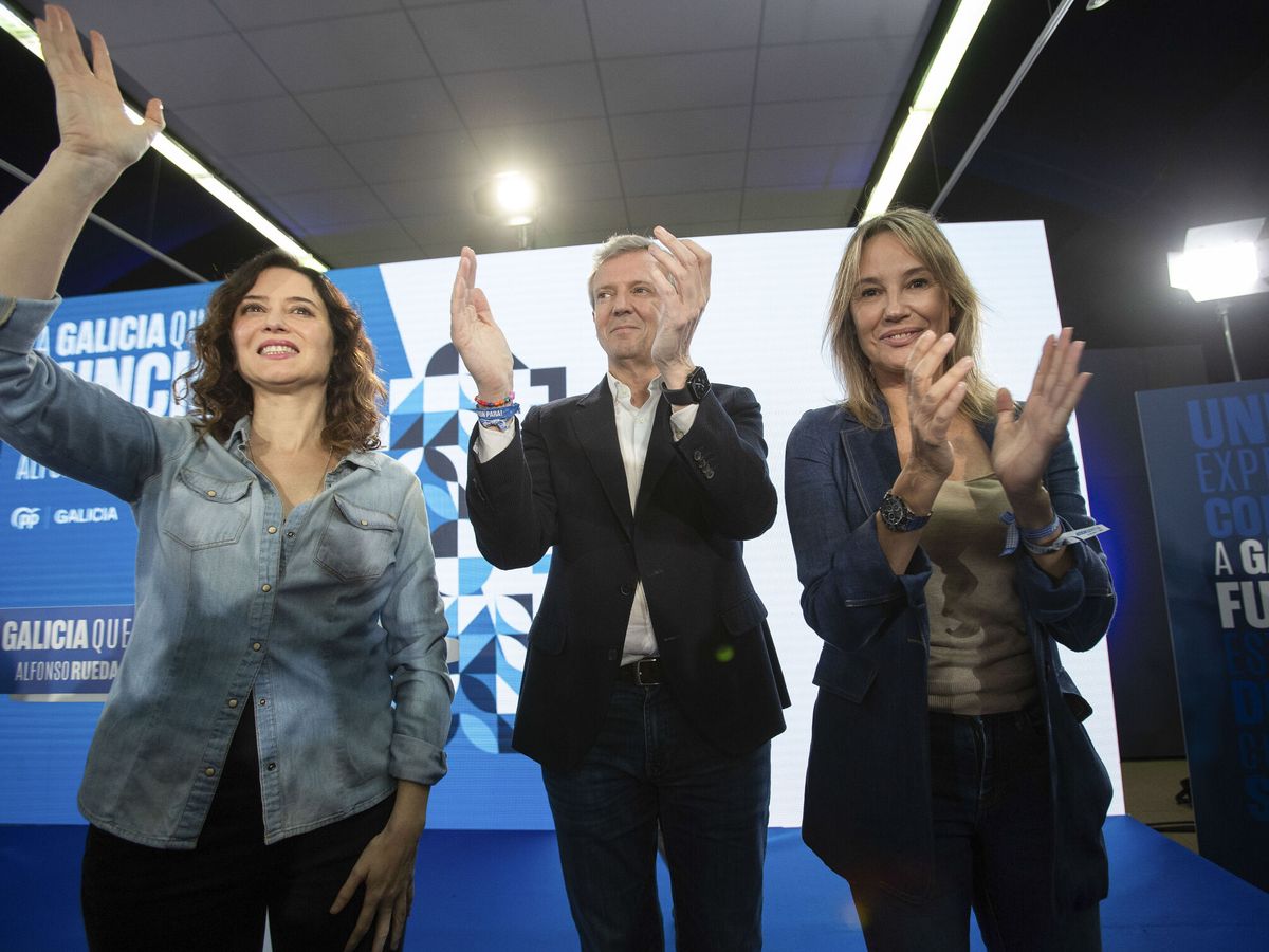 Foto: El presidente de la Xunta, Alfonso Rueda (c), junto a la presidenta de la Comunidad de Madrid, Isabel Díaz Ayuso (i); y la portavoz del PP de Vigo, Marta Fernández (d). EFE/Salvador Sas