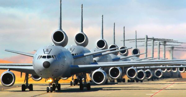 Foto: Decenas de aviones de la USAF KC-10A de repostaje en el aire. (Foto: USAF)