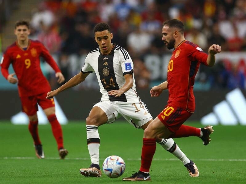 Foto de                                                                 España-Alemania: ¡Al larguero! Olmo dispara y Neuer evita el primer gol de la Selección    