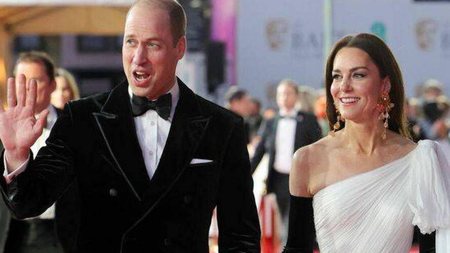 El príncipe Guillermo y Kate Middleton, en su llegada a la alfombra roja de los Premios Bafta 2023. (Getty)