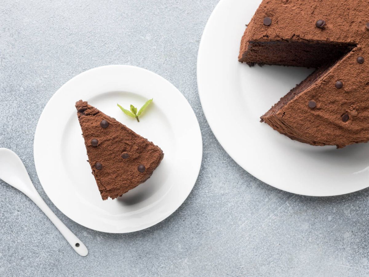 Foto: La receta de la tarta de chocolate más sana: se hace con dos ingredientes y no tiene gluten (Freepik)