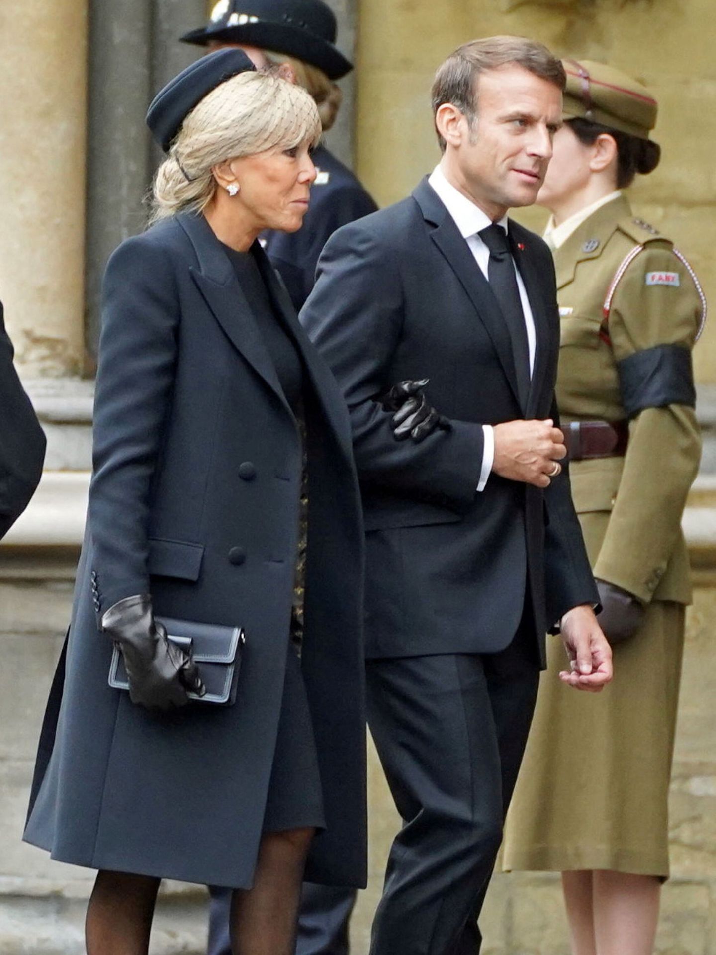 Emmanuel Macron y su mujer, Brigitte. (Reuters/James Manning)