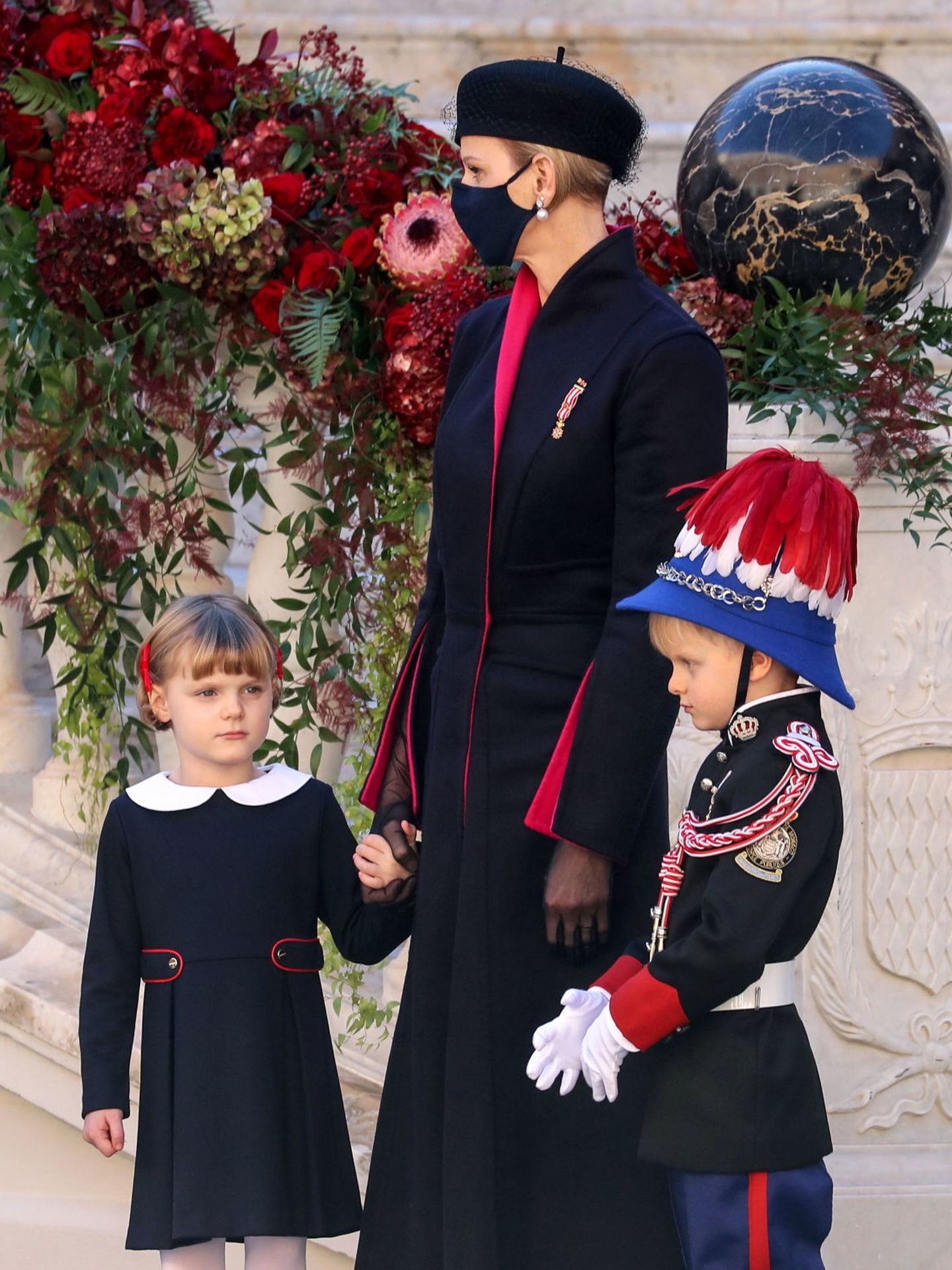 Charlène y sus hijos, en las celebraciones del Día Nacional en 2020. (EFE)