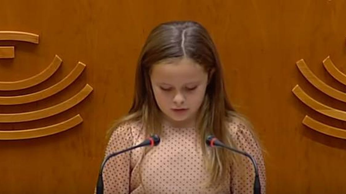 Elsa, la niña 'trans' que ha dado una lección a los políticos en el parlamento extremeño