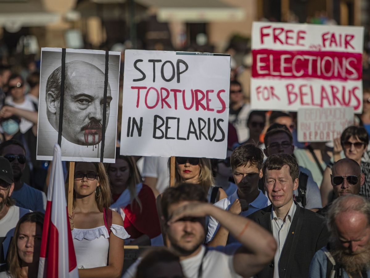 Foto: Manifestantes en Praga contra Alexander Lukashenko. (Reuters)