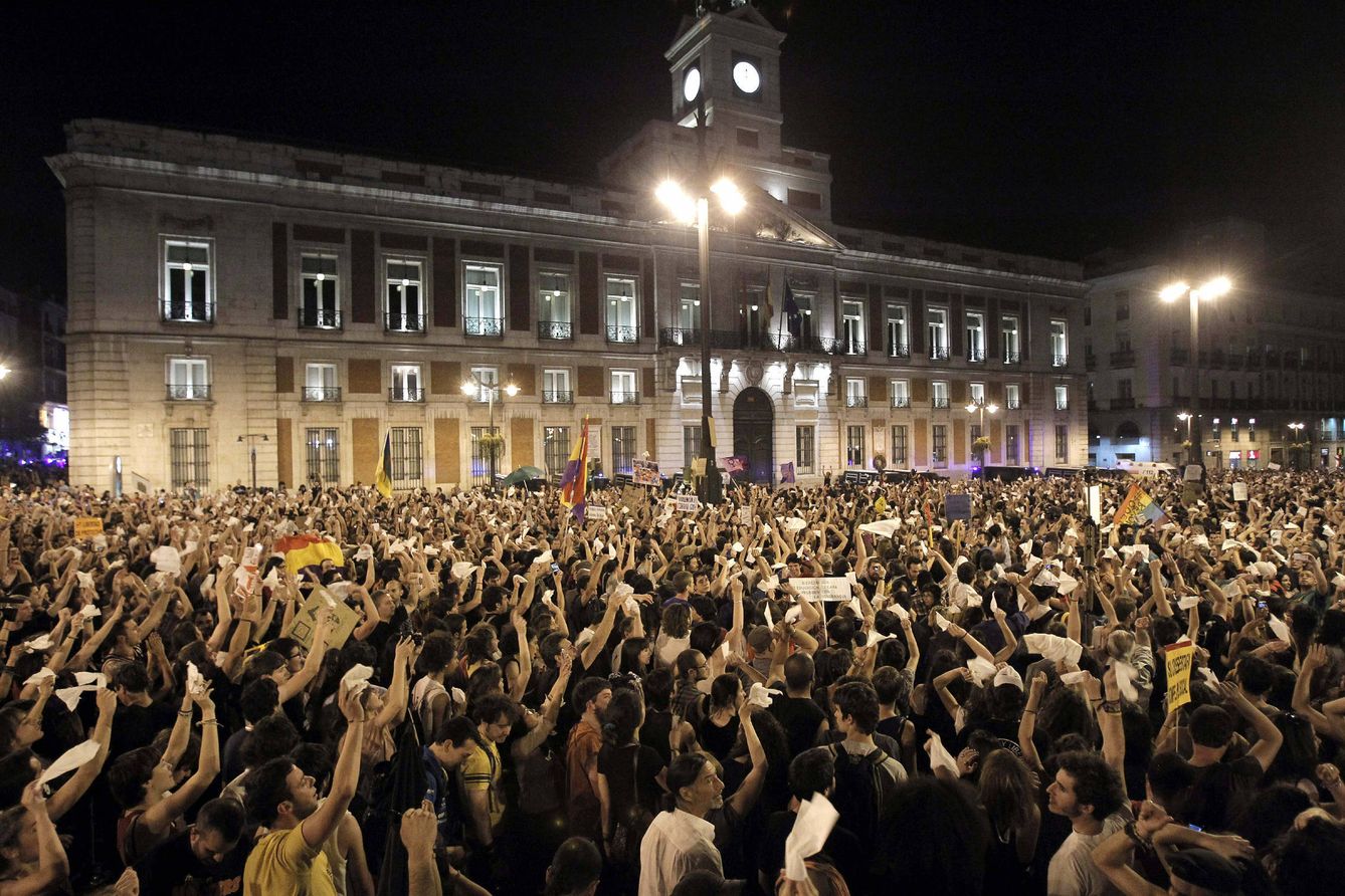 El 15-M abarrota la Puerta del Sol en Madrid en el primer aniversario del movimiento. (Efe)