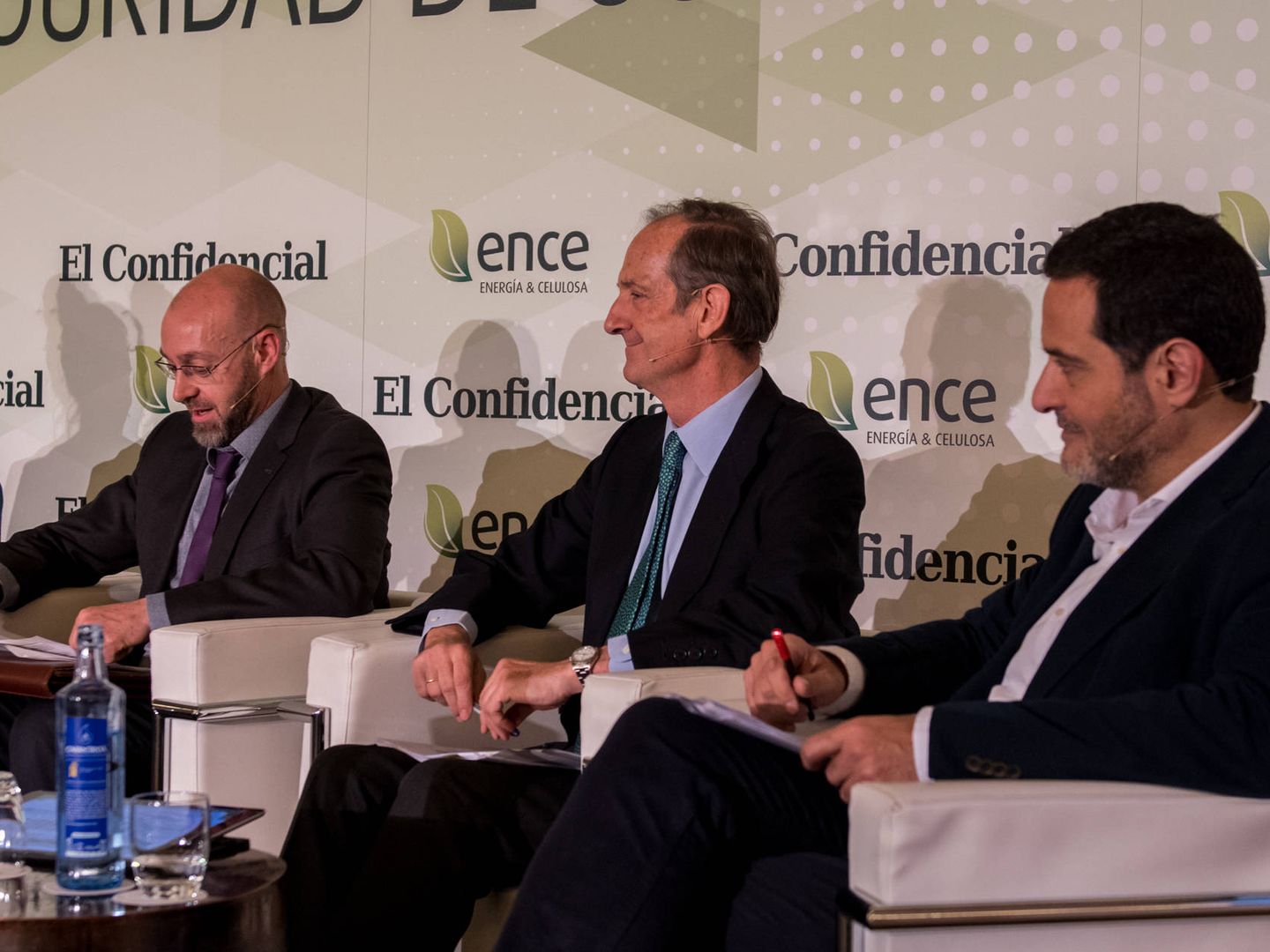 Jorge Sanz (Comisión de Expertos para la Transición Energética), Ignacio Colmenar (ENCE) y Josep Vendrell (Podemos-En Comú)