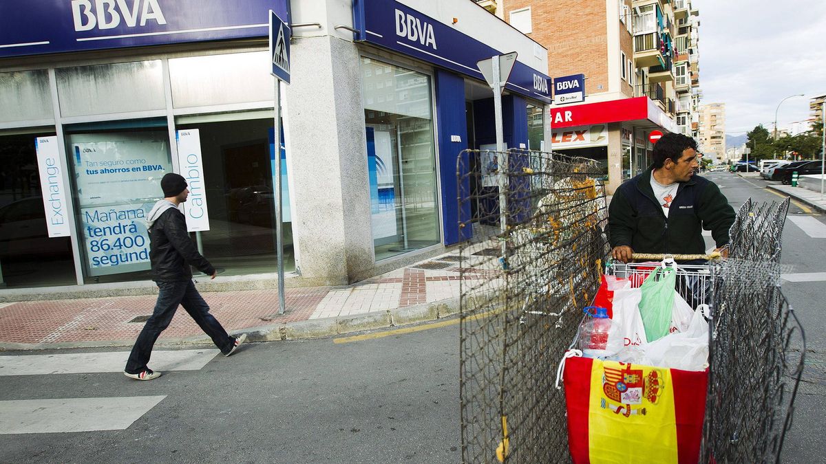 BBVA aplaza el cobro de dos euros a los no clientes por usar sus cajeros