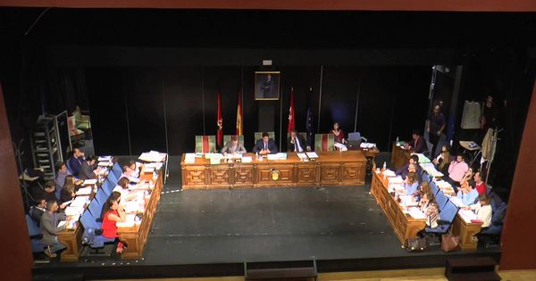 Foto: El Pleno municipal de Alcorcón. En el centro, David Pérez. (EFE)
