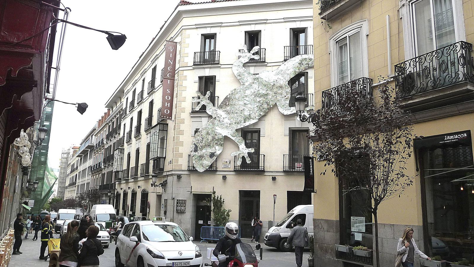 Foto: El barrio de las Letras de Madrid, situado en el distrito Centro, es uno de los que tienen mayor porcentaje de población alojada que residente. (EFE)