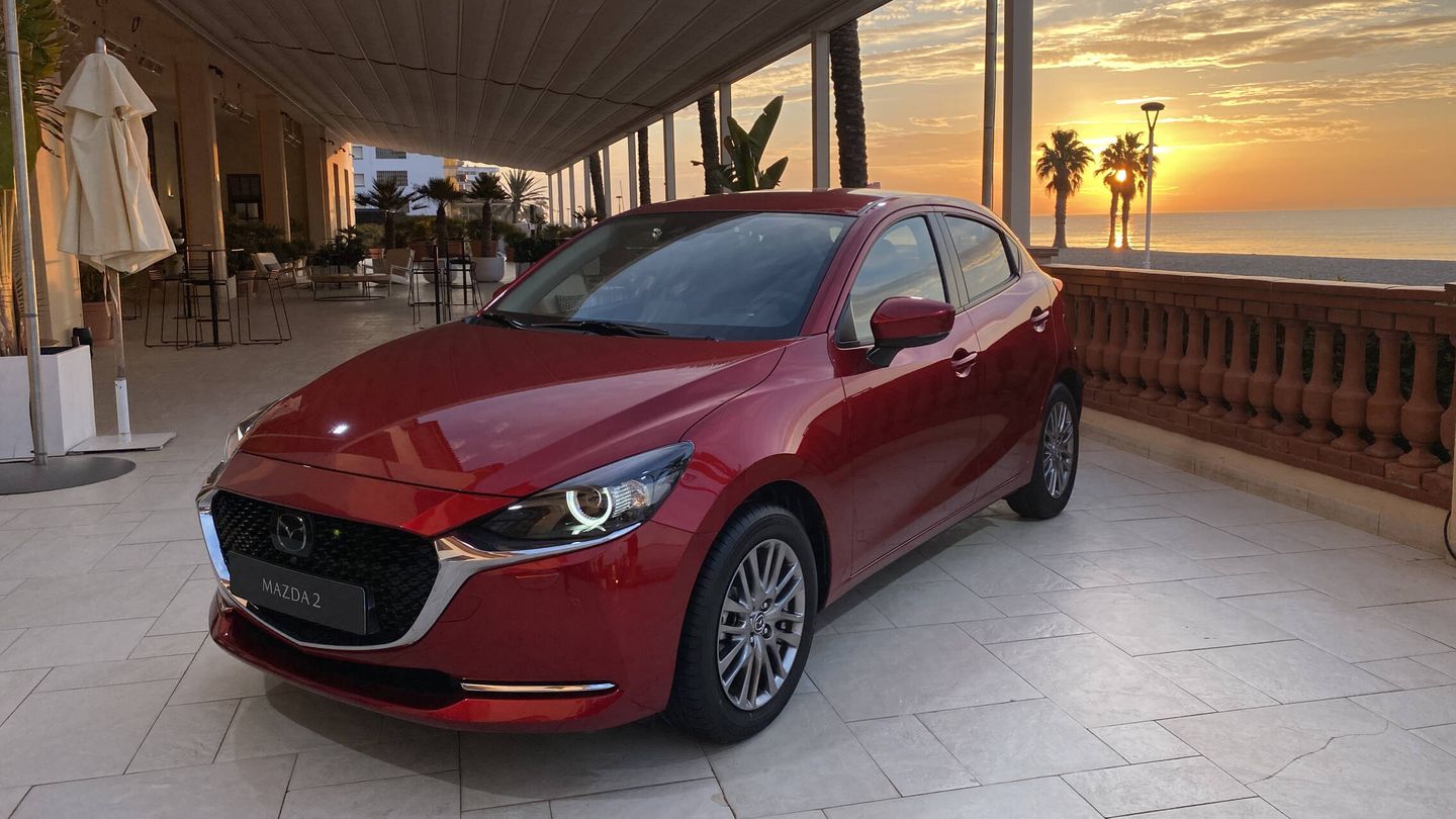 El actualizado Mazda2 2022 estrena nuevos colores para el exterior.