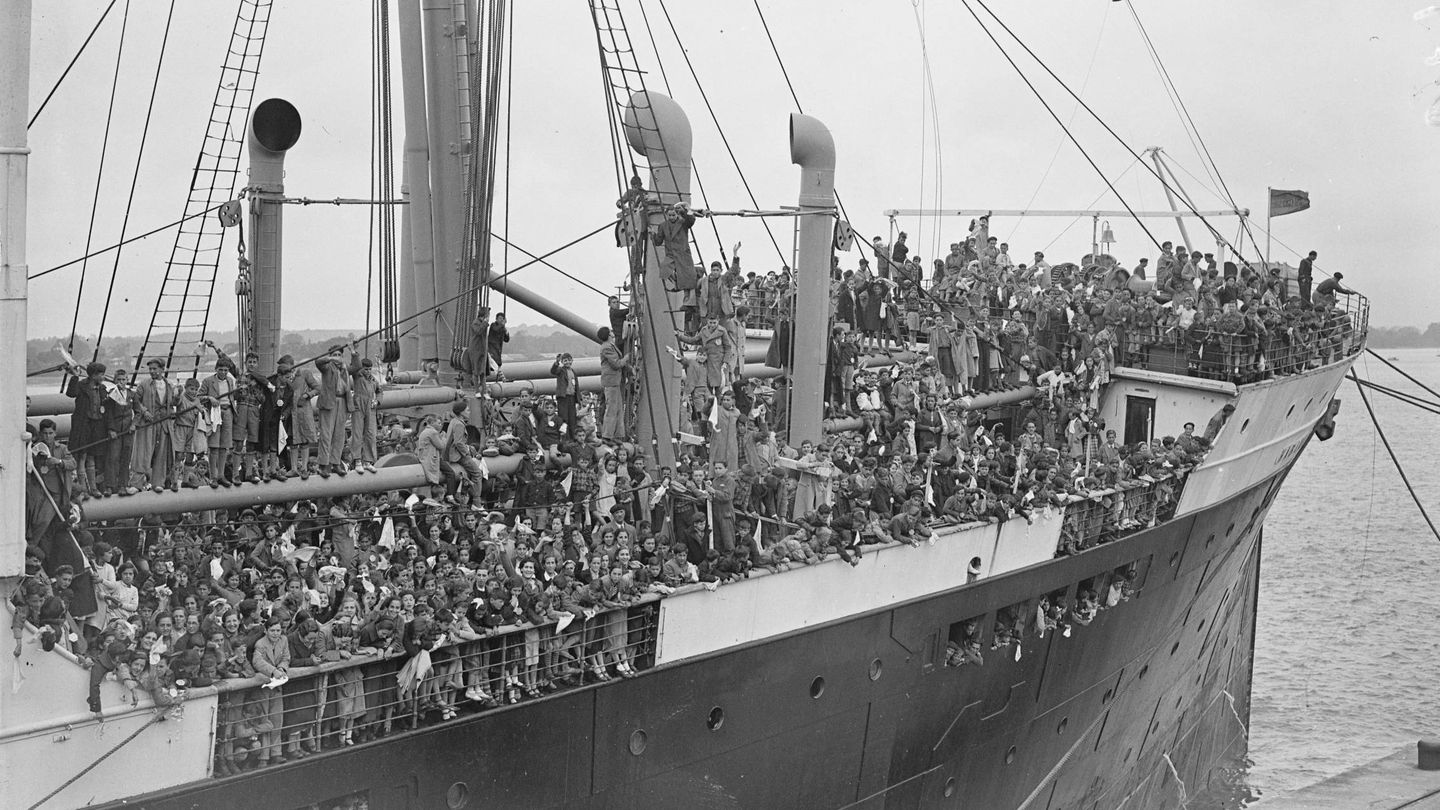 Un barco de refugiados de la Guerra Civil llega a Southampton. (TopFoto.co.uk / Cordon Press)